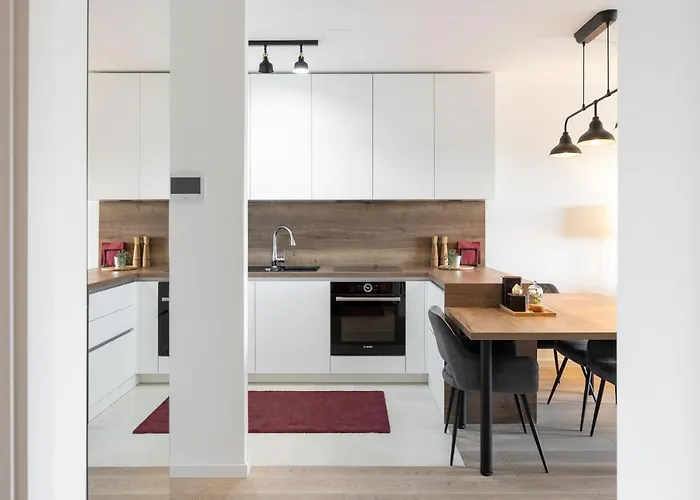 Stylish 2Bdr Apartment- Free Garage