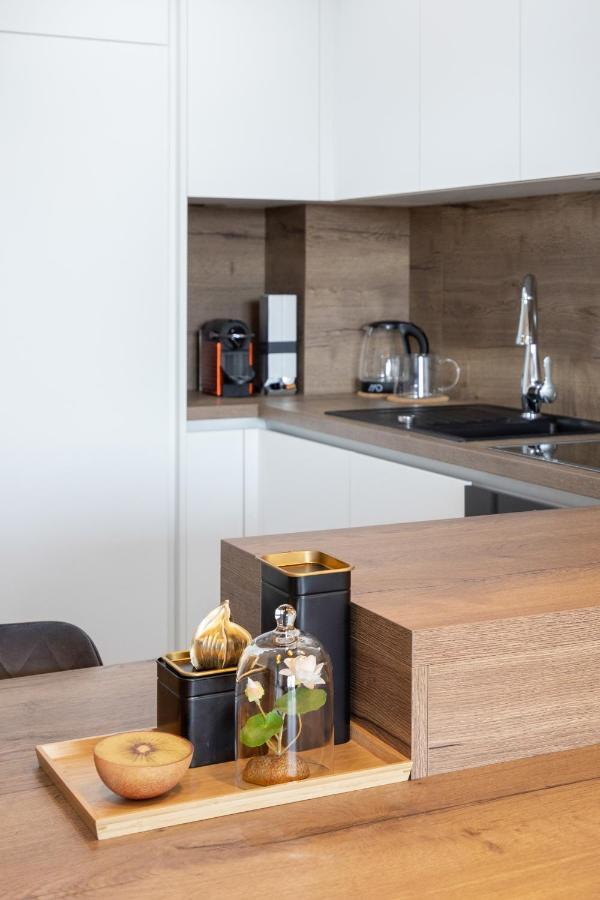 Apartment Stylish 2bdr Apartment- Free Garage *