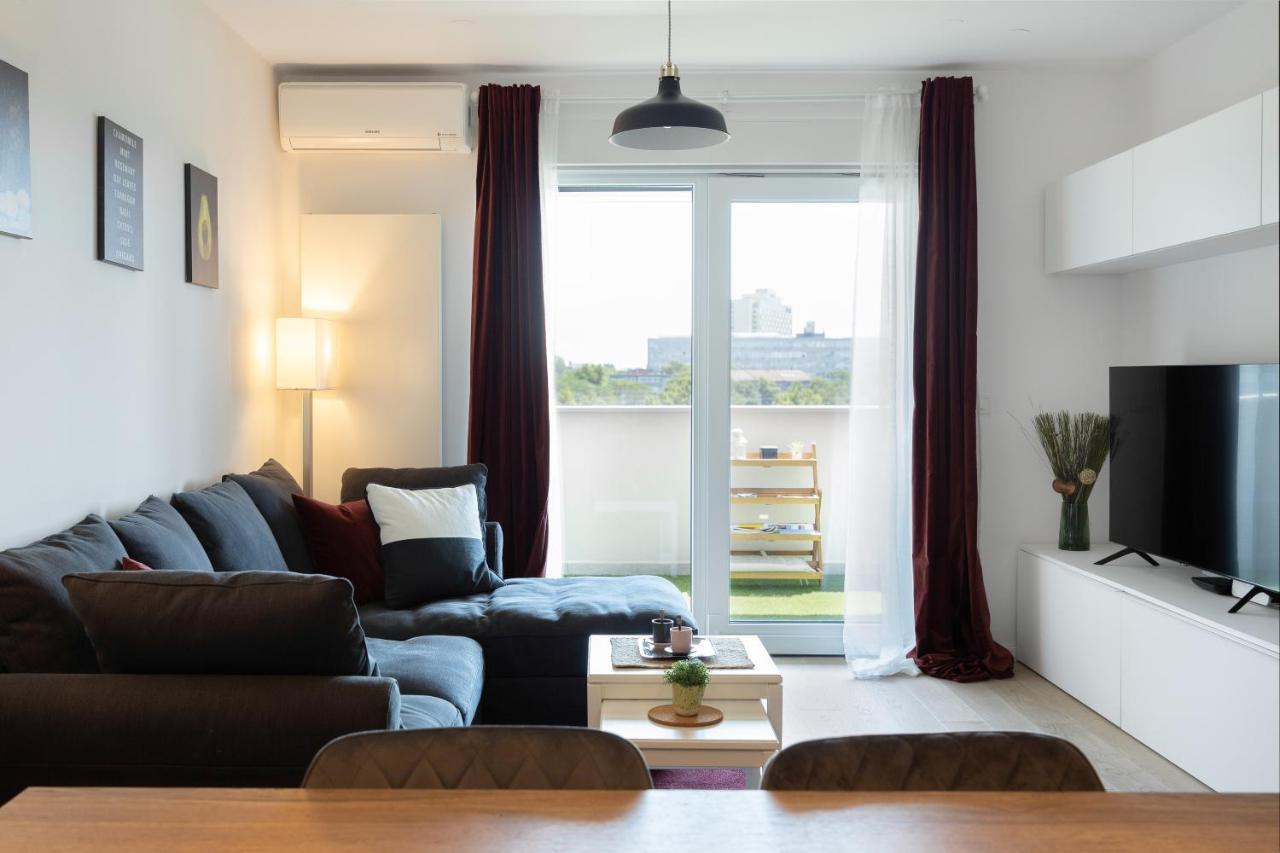 Stylish 2bdr Apartment- Free Garage Apartment *