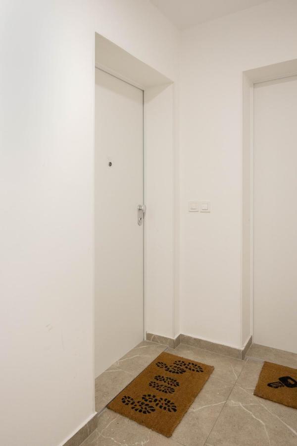 Stylish 2bdr Apartment- Free Garage Zagreb