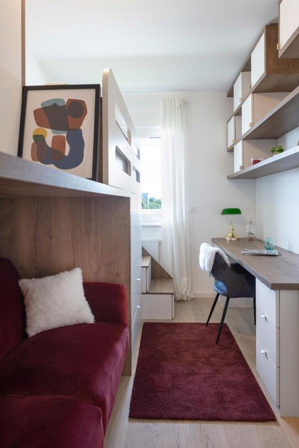 Apartment Stylish 2bdr Apartment- Free Garage *