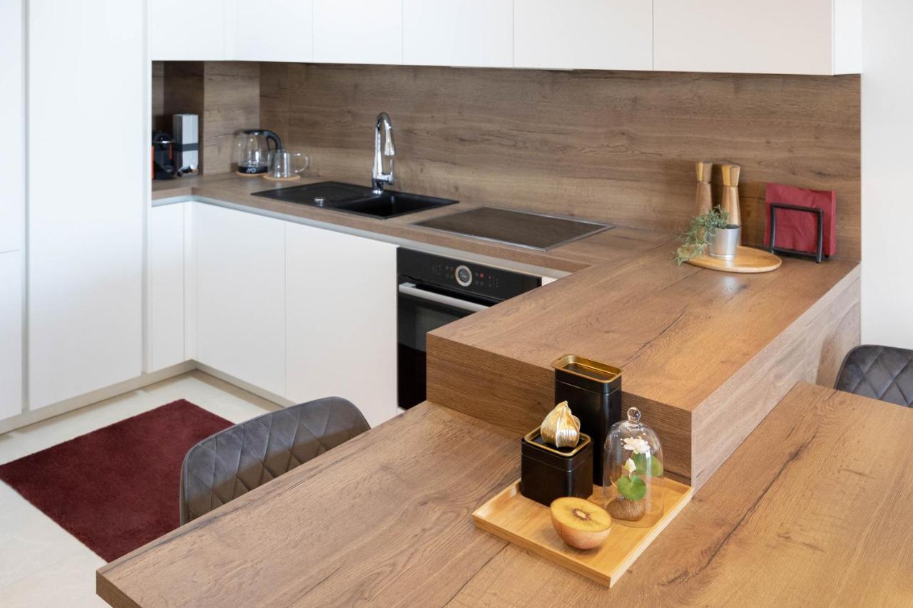 Stylish 2bdr Apartment- Free Garage