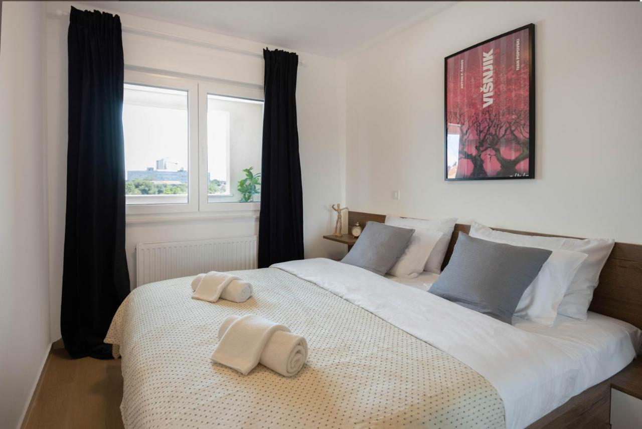 Stylish 2bdr Apartment- Free Garage Apartment