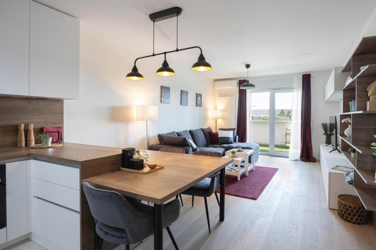 Stylish 2bdr Apartment- Free Garage Apartment Zagreb